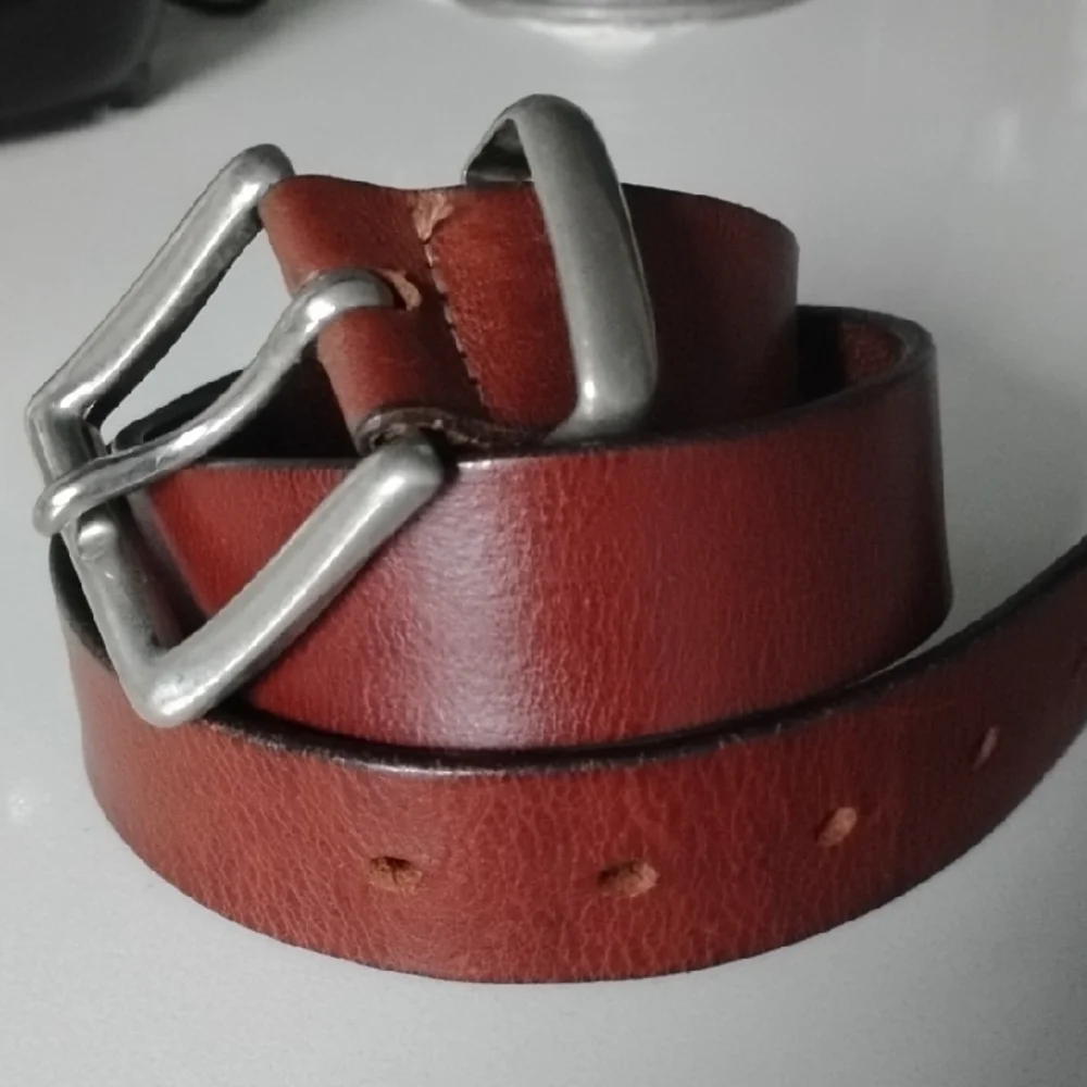 Old Navy Women's Brown Leather Belt - Picture 4 of 7